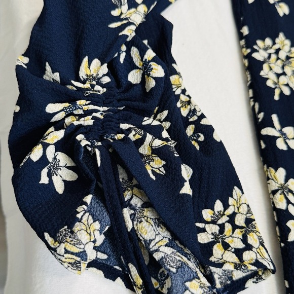 Entro‎ Women's Dress Sz M Floral Choker V Neck Bell Sleeve Blue - Picture 9 of 11